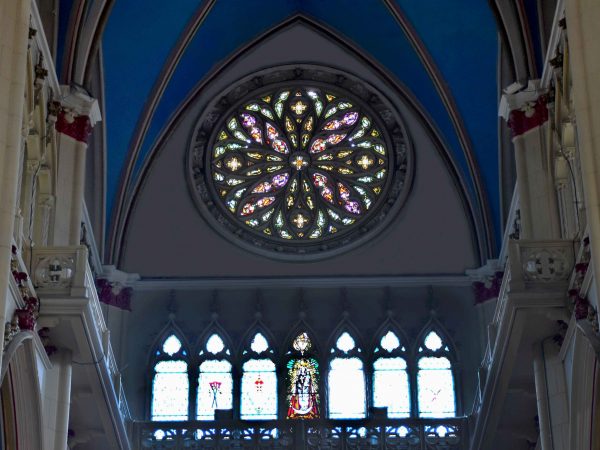 basilica-de-el-cisne-roseton-vitral